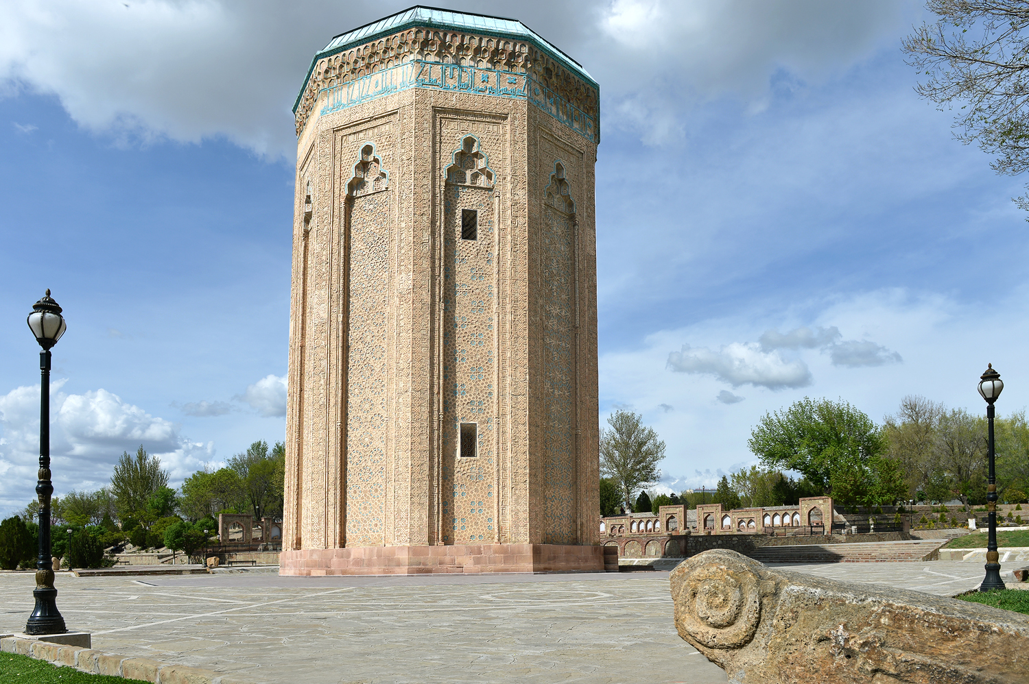 Möminə Xatun türbəsi